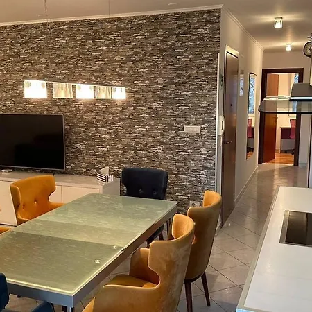 Apartment With Big Terrace Leon